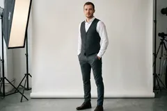 Мужской жилет на модели