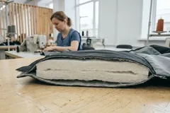 Изософт в разрезе куртки — макро
