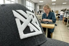 3D-пуфф вышивка на бейсболке — макро