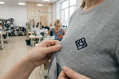 Вышивка на трикотаже-стрейч — макро